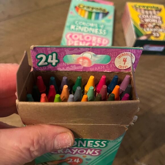 Crayola COLORS of KINDNESS Special Ed. PENCILS & CRAYONS + COLORS Of The WORLD - Picture 2 of 4